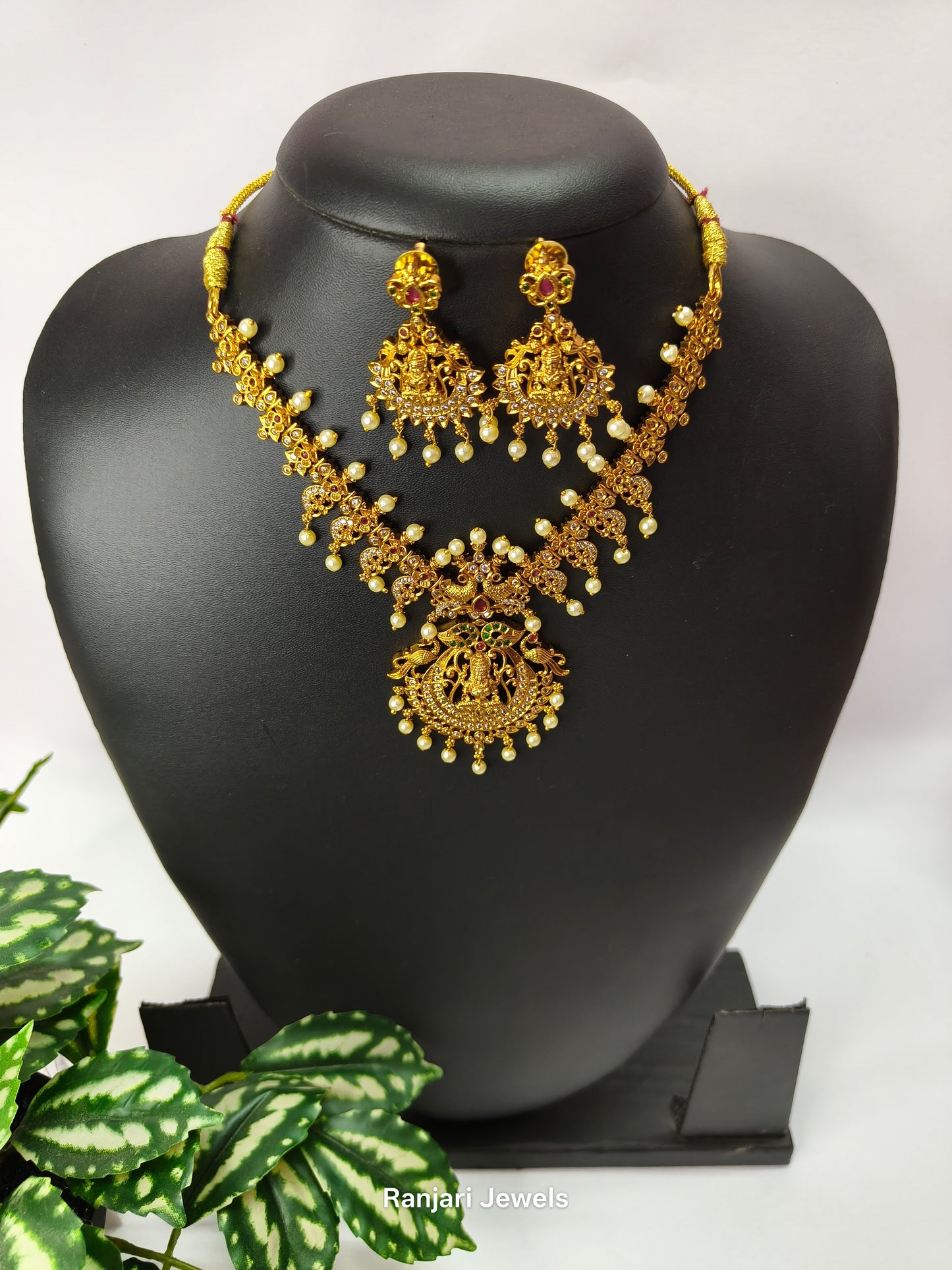 Lakshmi Flower Short Necklace