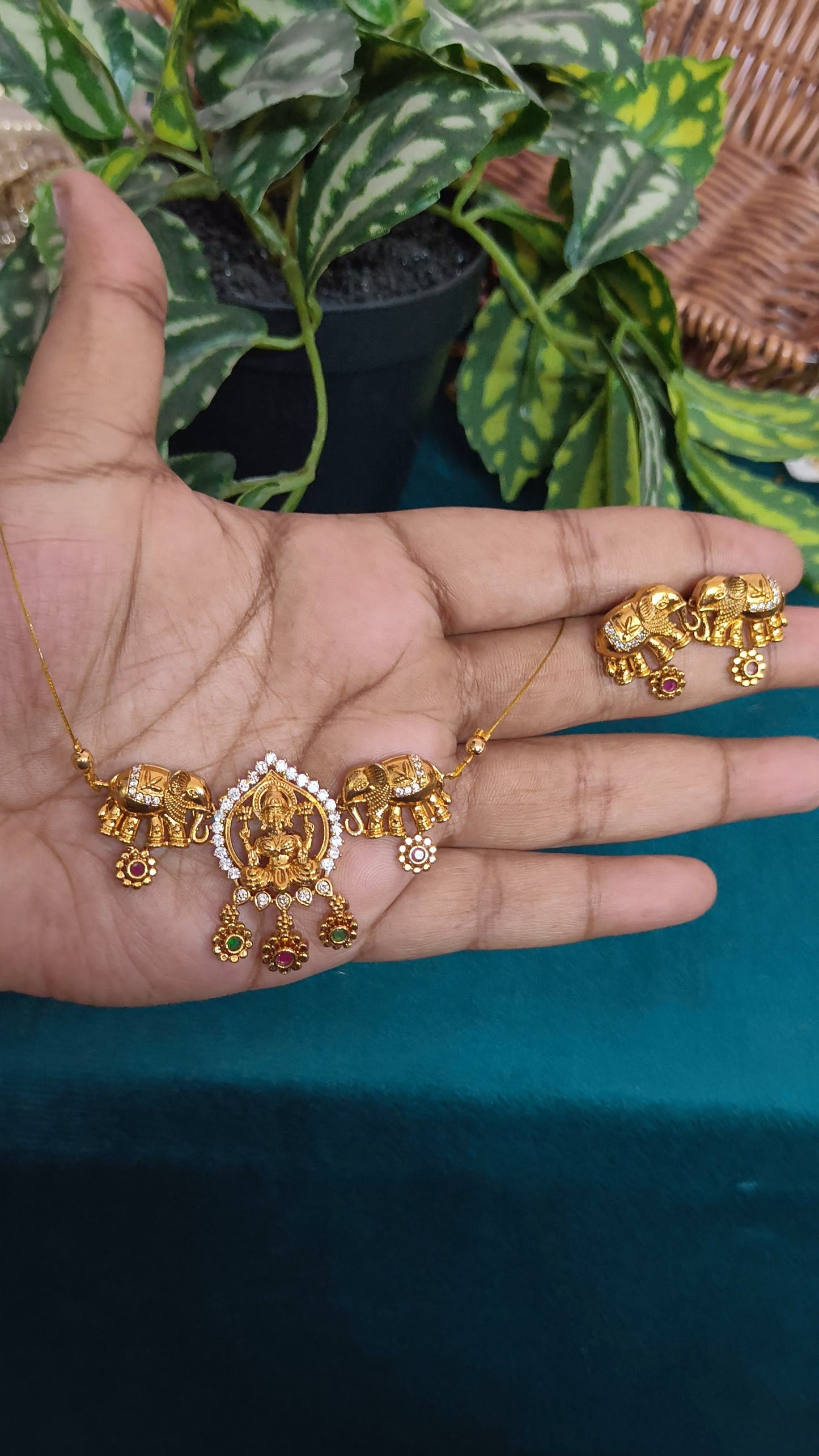 Gajalakshmi Divine Invisible Chain Necklace Set