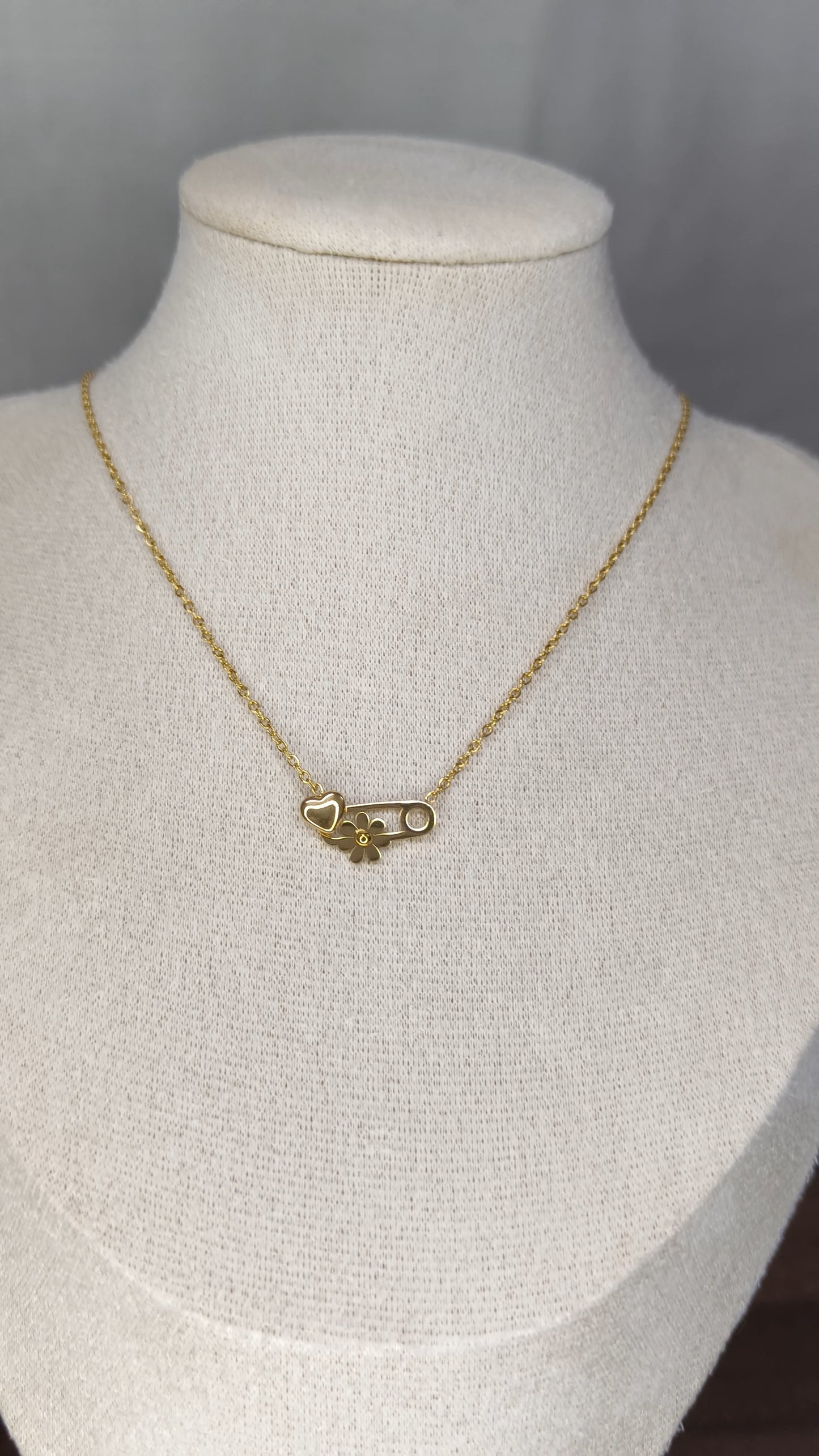 Prema - Floral Heart pendant Antitarnish Chain