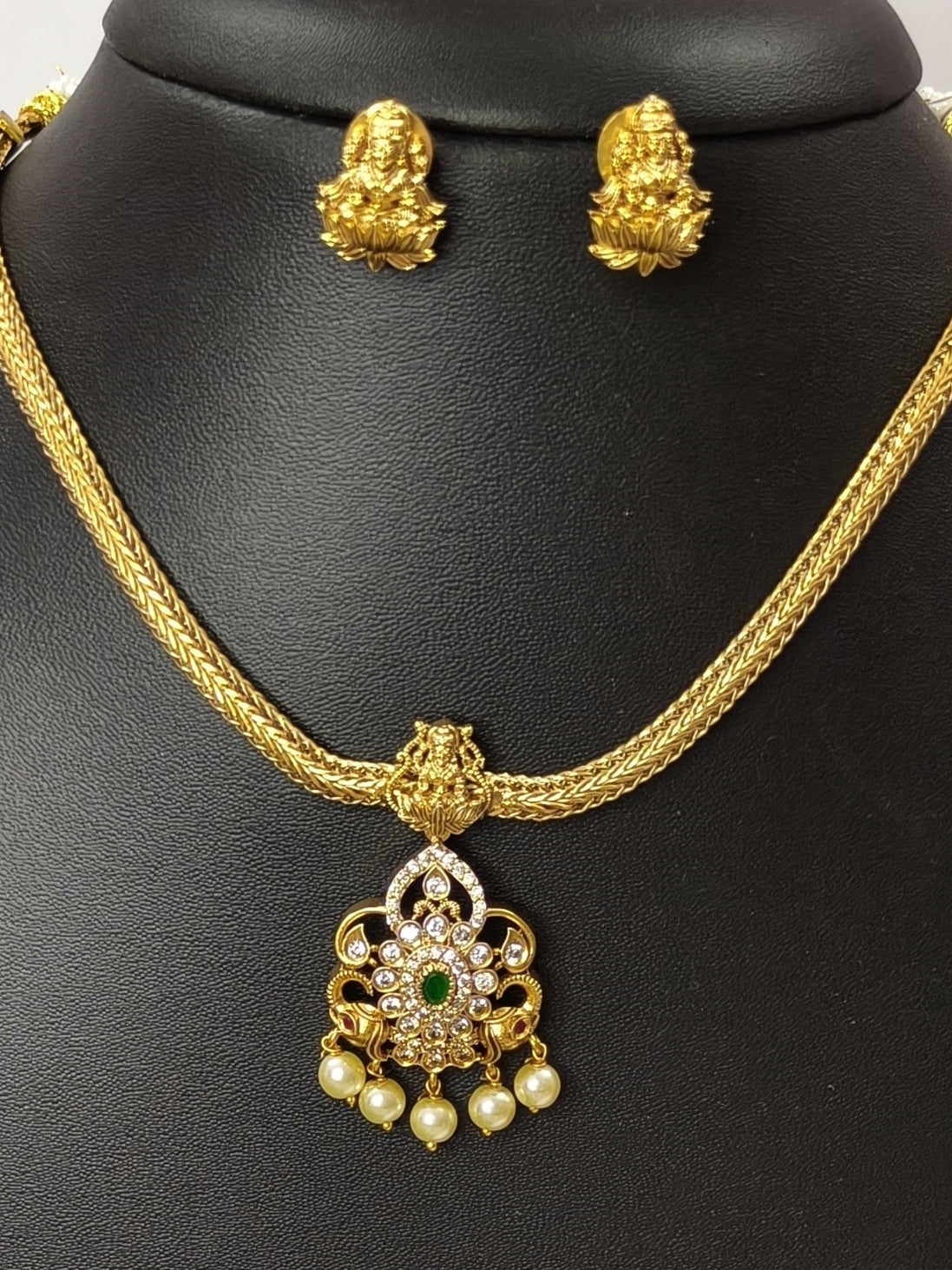 Lakshmi Attigai with stud