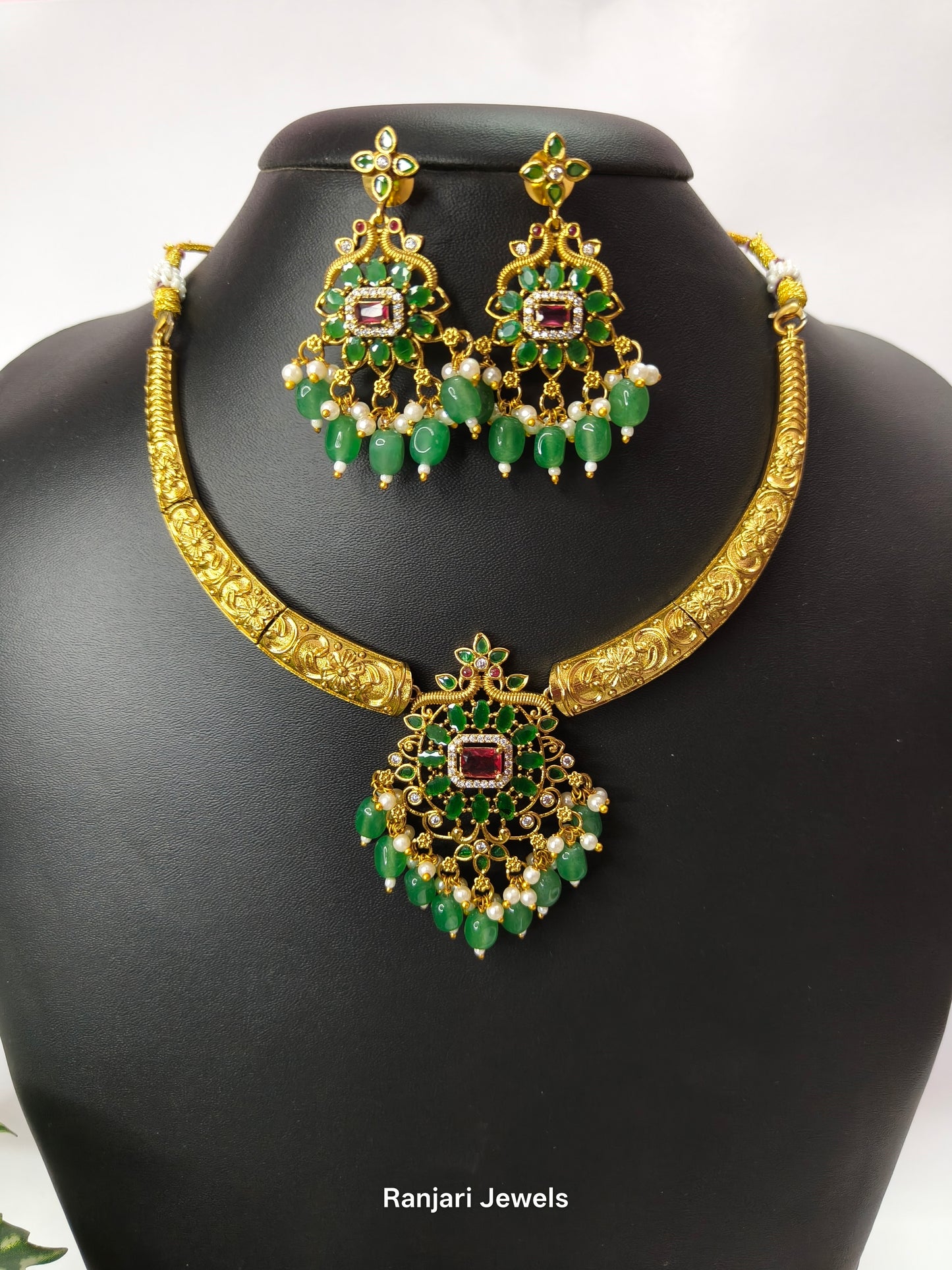 Ruby & Emerald Floral embossed Hasli neckset