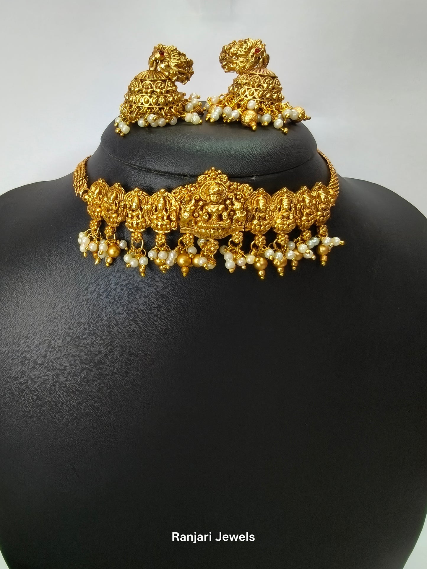 Real Gold Look-a-Like Choker Set with Jumkhas