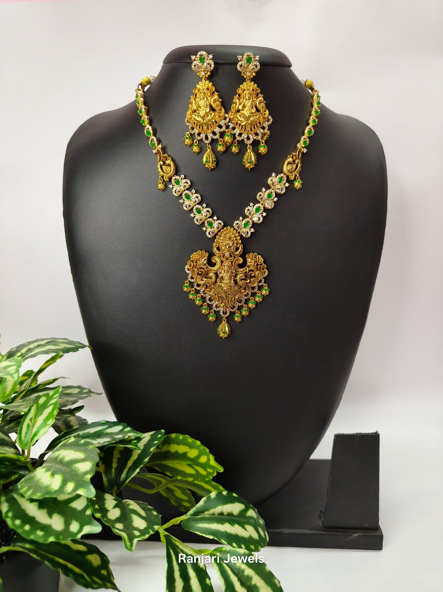 Vaibhavi – Goddess Lakshmi Temple Necklace Set