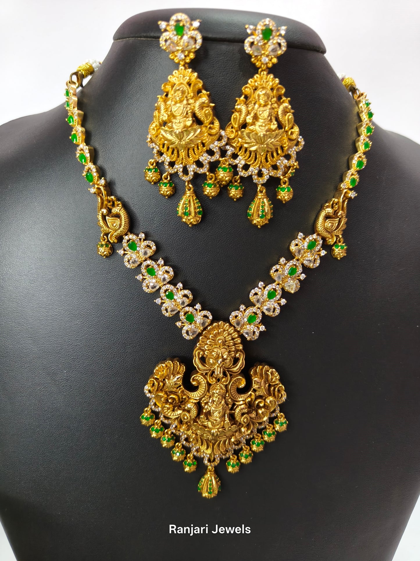 Vaibhavi – Goddess Lakshmi Temple Necklace Set