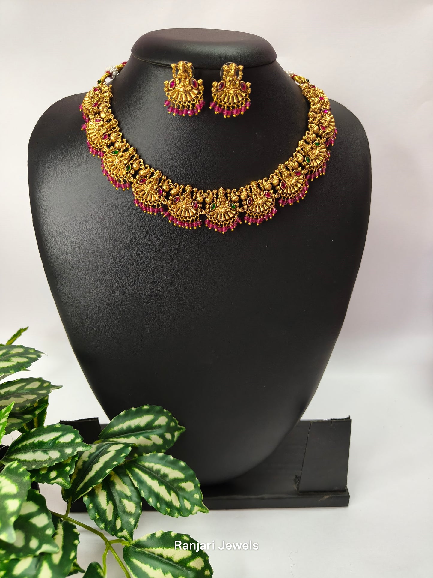 Anvika – Kemp Stone Temple Choker Set with Pink Beads