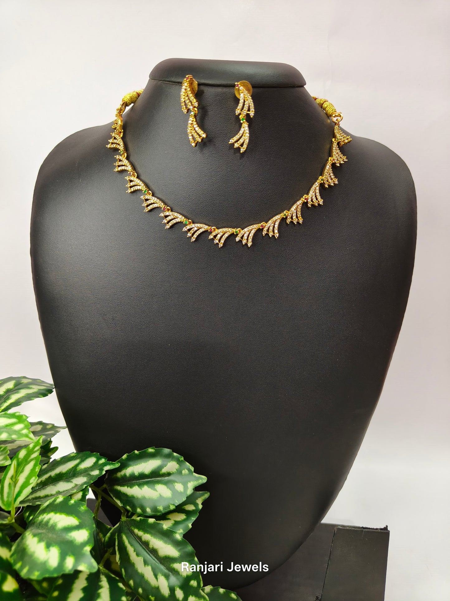 Stolia - Feather AD Stone Necklace Set