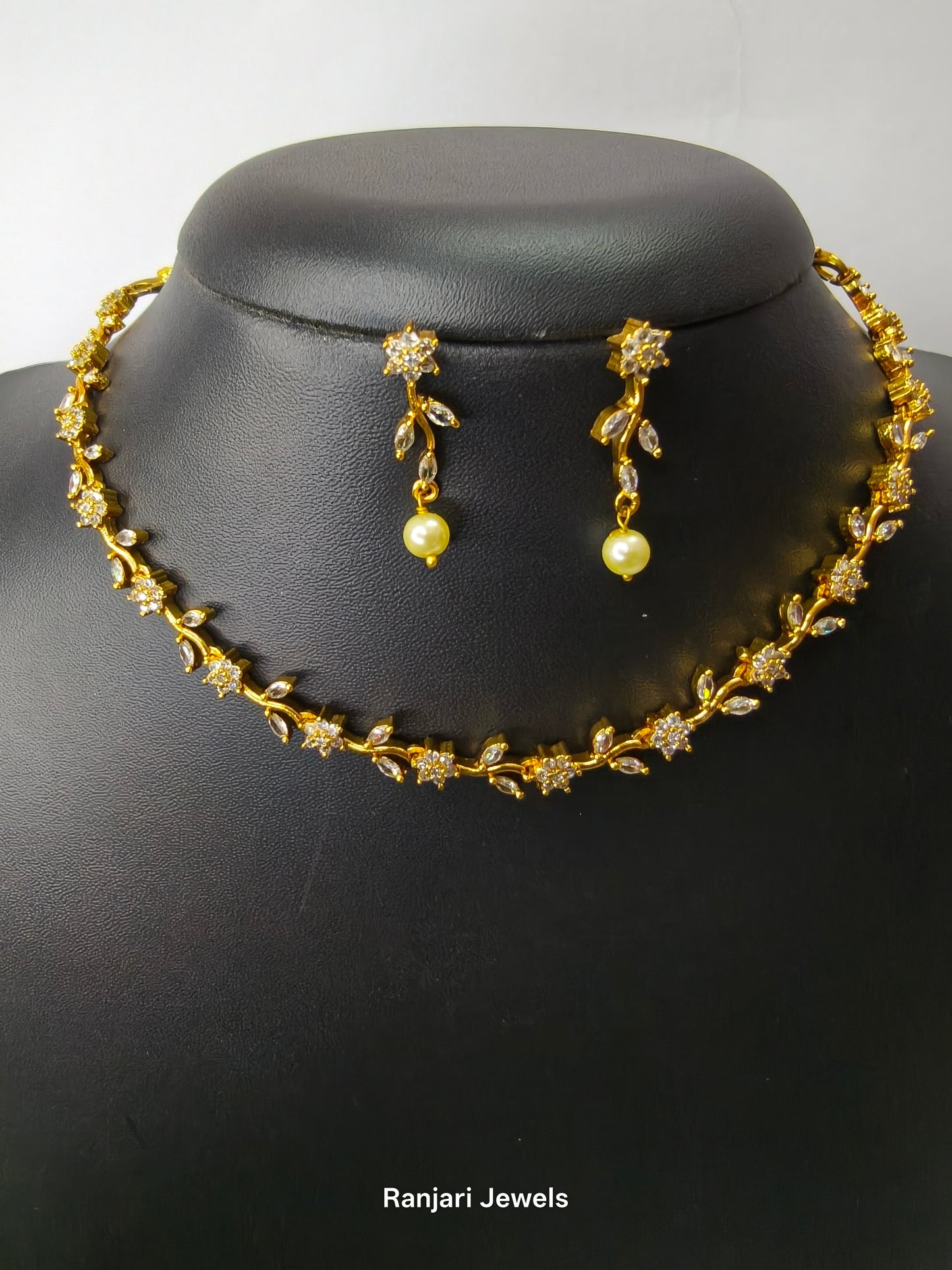 Leafy AD Stone Minimal Necklace Set