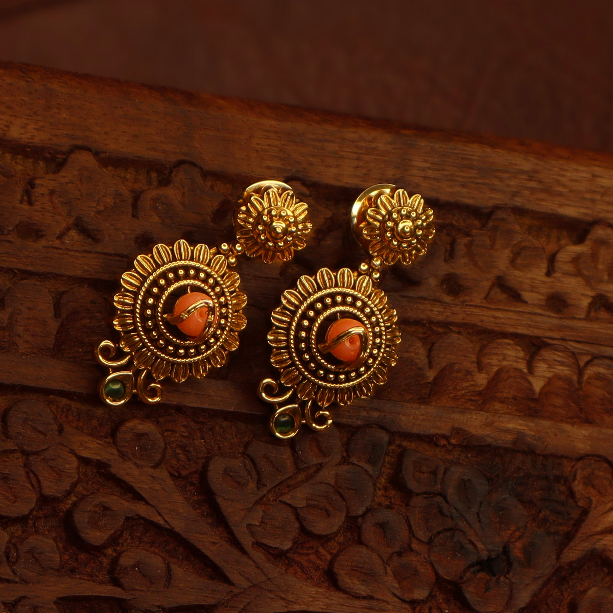 Raadhai - Traditional Coral with Kemp stone Short Necklace Set