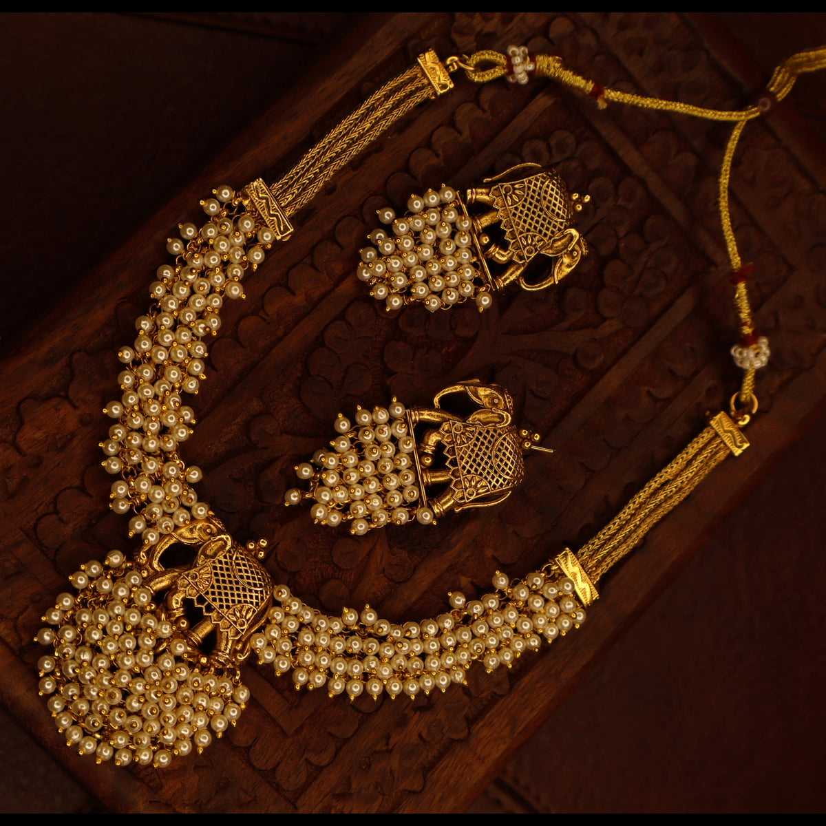 Malar – Premium Layered Cluster Pearl Necklace Set