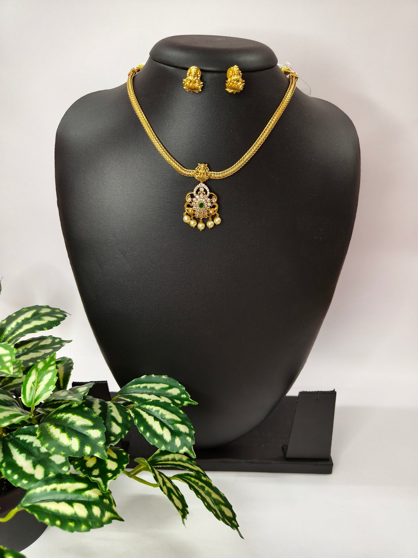 Lakshmi Attigai with stud