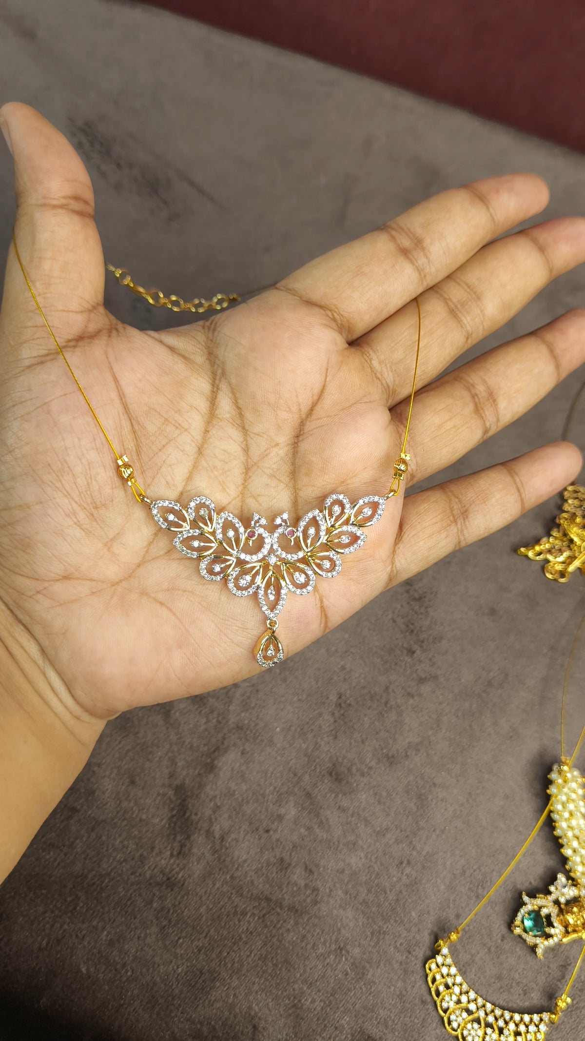 Mayura - Peacock Grace Pendant invisible chain (GZ finish)