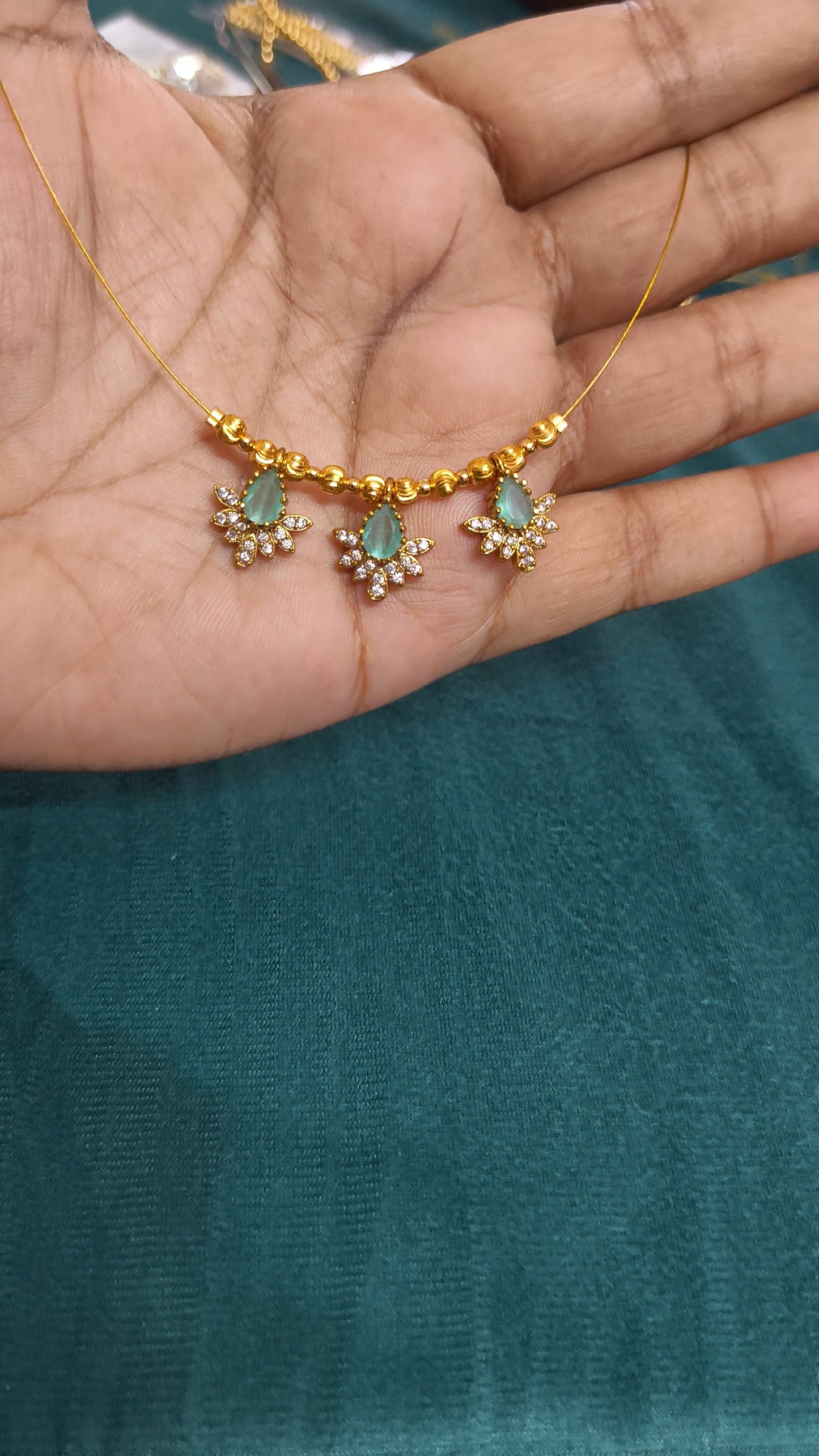 Triveni - Minimal Invisible Necklace (Mint Green)