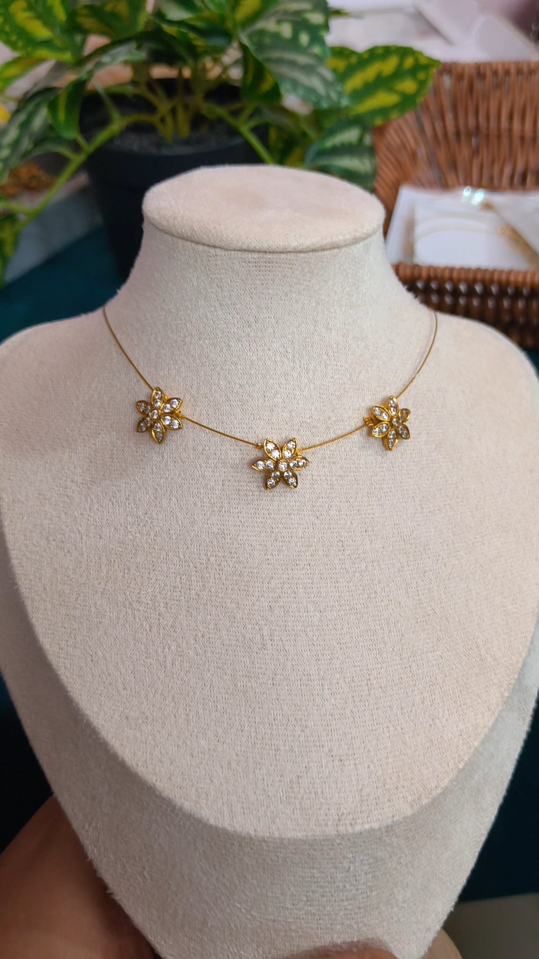Floral Invisible Chain Necklace V2