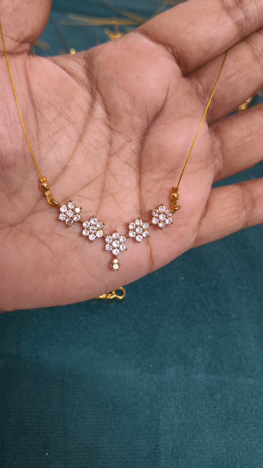 Minimal Flower AD invisible Necklace